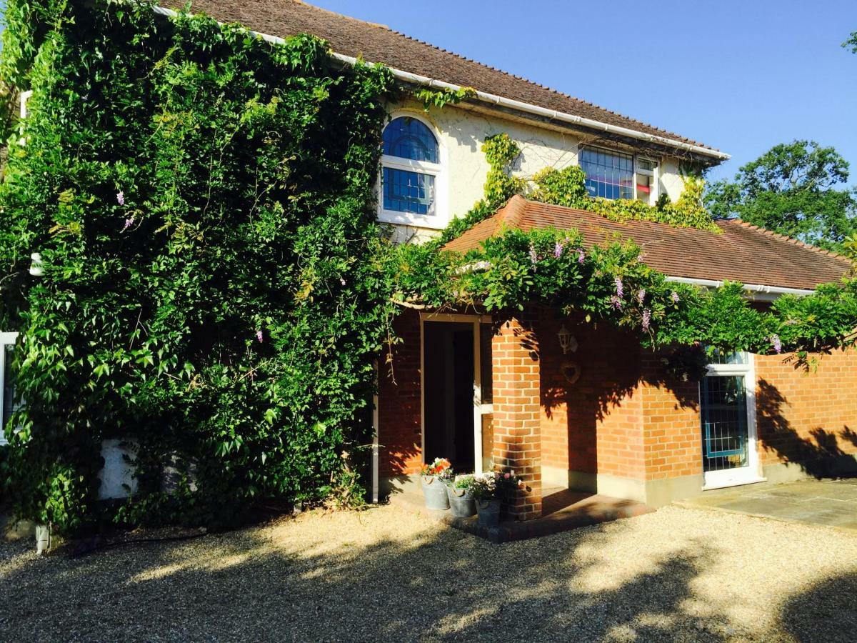 Stapehill Lodge B&B Hampreston Exterior foto